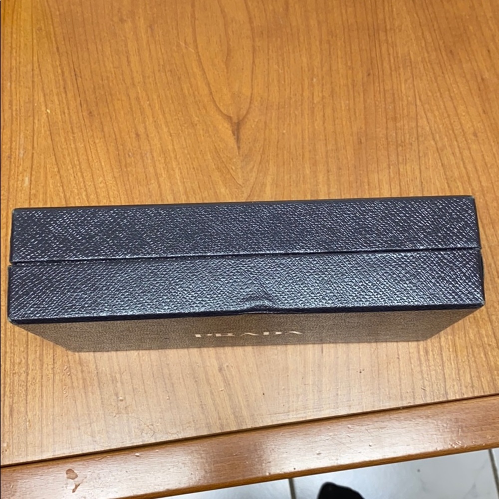 MAKE AN OFFER Authentic Prada wallet box - Picture 4 of 7